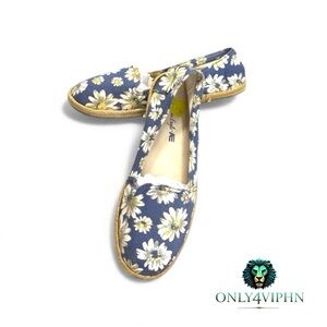 American Eagle Floral Canvas Espadrilles in Blue and White women’s Sz 8.5 Preown
